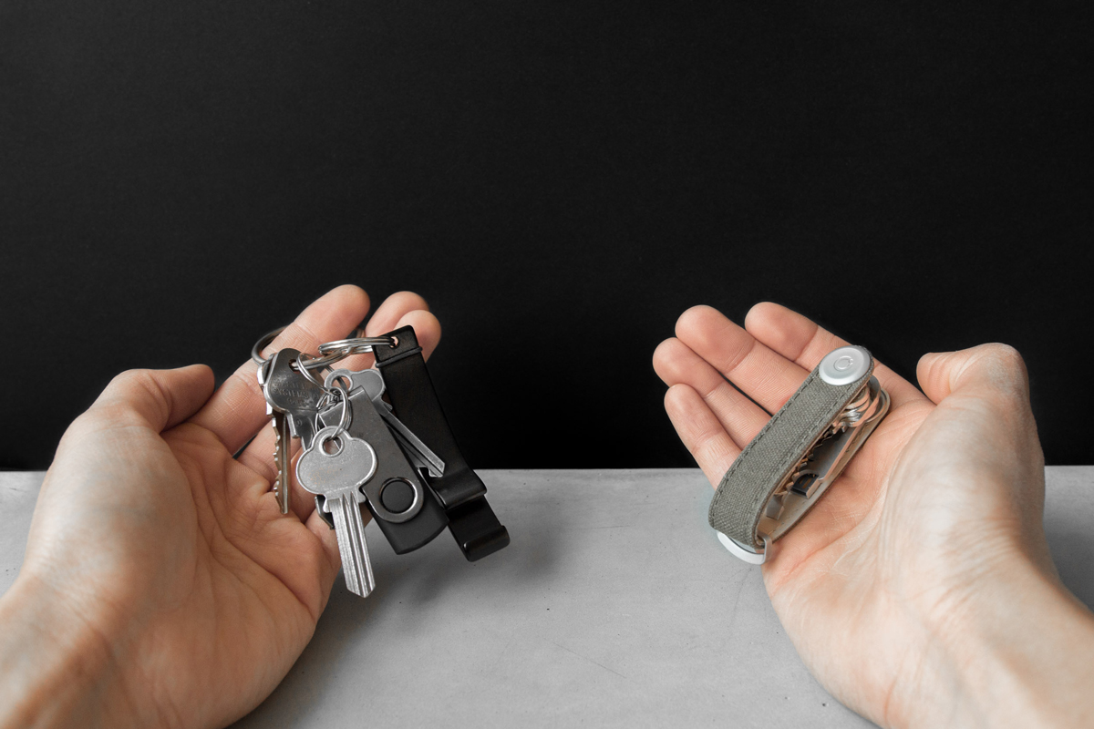 ジャラジャラしている鍵束も、スッキリ収まる『Orbitkey』(写真右)|Orbitkey(オービットキー)のビジネスツール『Orbitkey Compendium(コンペンディウム)』と、『Orbitkey Laptop Sleeve(ラップトップスリーブ)』