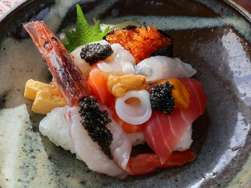 握り寿司はもちろん、海鮮丼や手巻き寿司とも好相性|贈り物、プレゼント、ギフトに。至福の旨味と口溶け、国産クラフトキャビア|1983 J.CAVIAR(ジェイ キャビア)