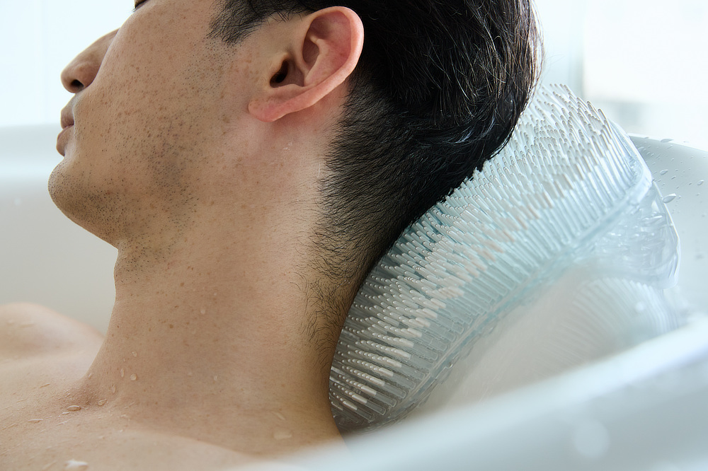 ふわ〜っと力が抜ききれて、気分もゆったり。シャワー派のあなたにもおすすめ｜お風呂で脳を休ませるマインドフルネス、脱力入浴セラピーでリラックスできる、体圧分散とマッサージ効果を叶える『Bath ReLuxin’バスタブクッション』