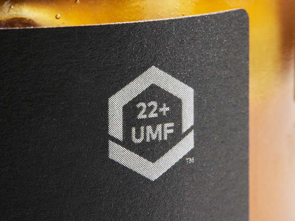 UMF（ユニーク・マヌカ・ファクター）は「UMF 11」と高品質｜医療用グレード、最高レベルMGO1900を生産できる、UMFHA認定のトゥルーハニー社の「マヌカハニー（マヌカ蜂蜜）」「マヌカロゼンジ（のど飴）」ニュージーランド産