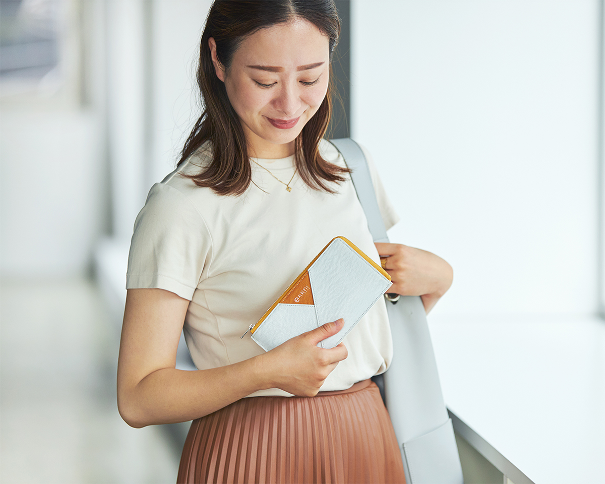 キャッシュレス過渡期の今にぴったりの、「フタ」がない財布。無理なくミニマムを極めた、「薄い財布」の傑作(長財布、二つ折り財布、パスケース、カードホルダー)|ALBERTE