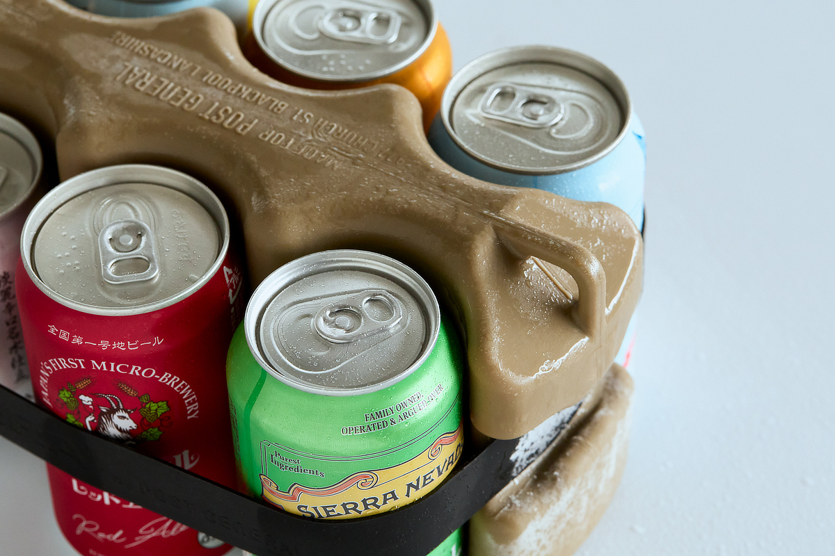 ビール6缶をキンキンに冷やして運べる、ビール好きのためのアイテム|缶や瓶に密着するからすぐに飲み物がキンキン、長時間キープするドリンク保冷剤(ブロック型・スティック型)