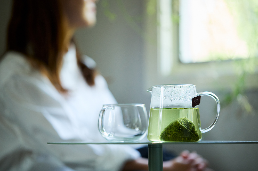 「緑茶」は、ミネラル・ビタミン・ポリフェノールを豊富に含み、健康にいいといわれる一方、残留農薬が気になるところ|「日本山人参茶」同様、「好熱菌発酵物」で育てた、その名も「日本無垢茶」