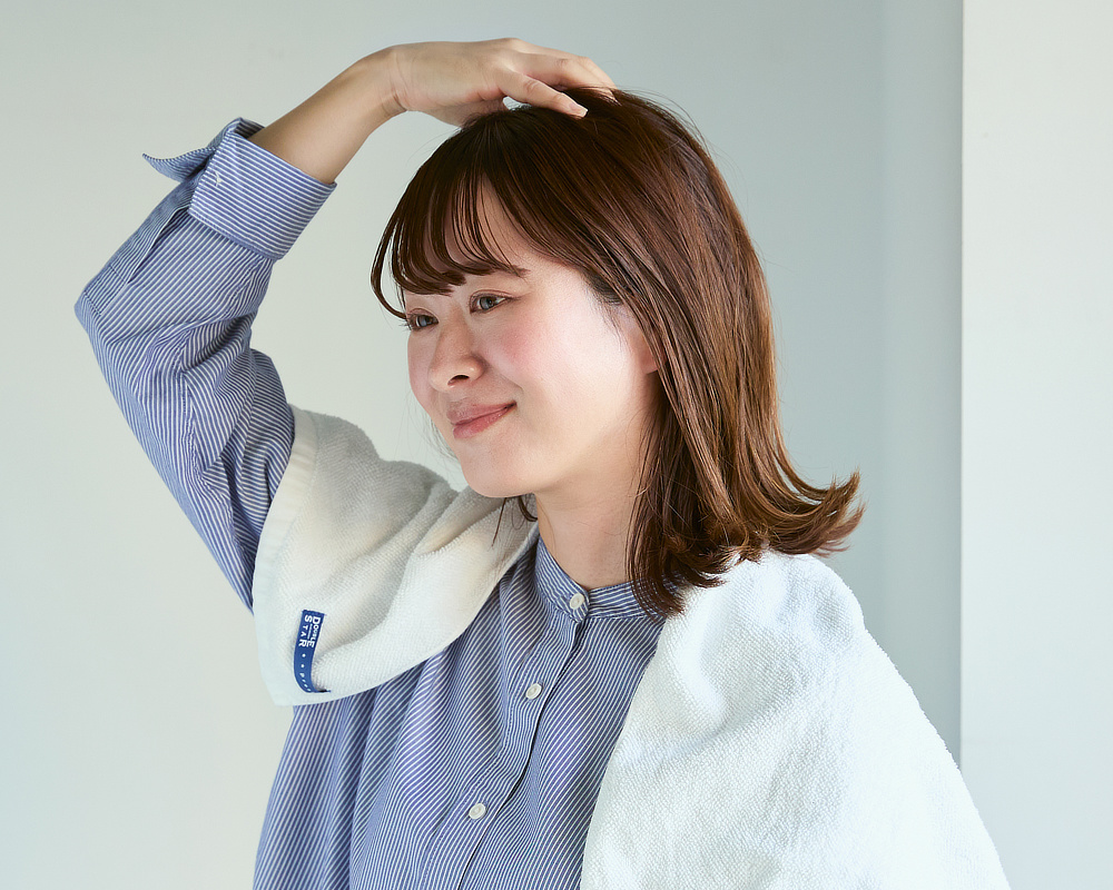 髪がボリュームアップして、地肌が目立たなくなります｜白髪対策、薄毛対策に。スプレーするだけで一瞬でカバーする『Deaiwo（デアイヲ） 117ヘアカラースプレー』