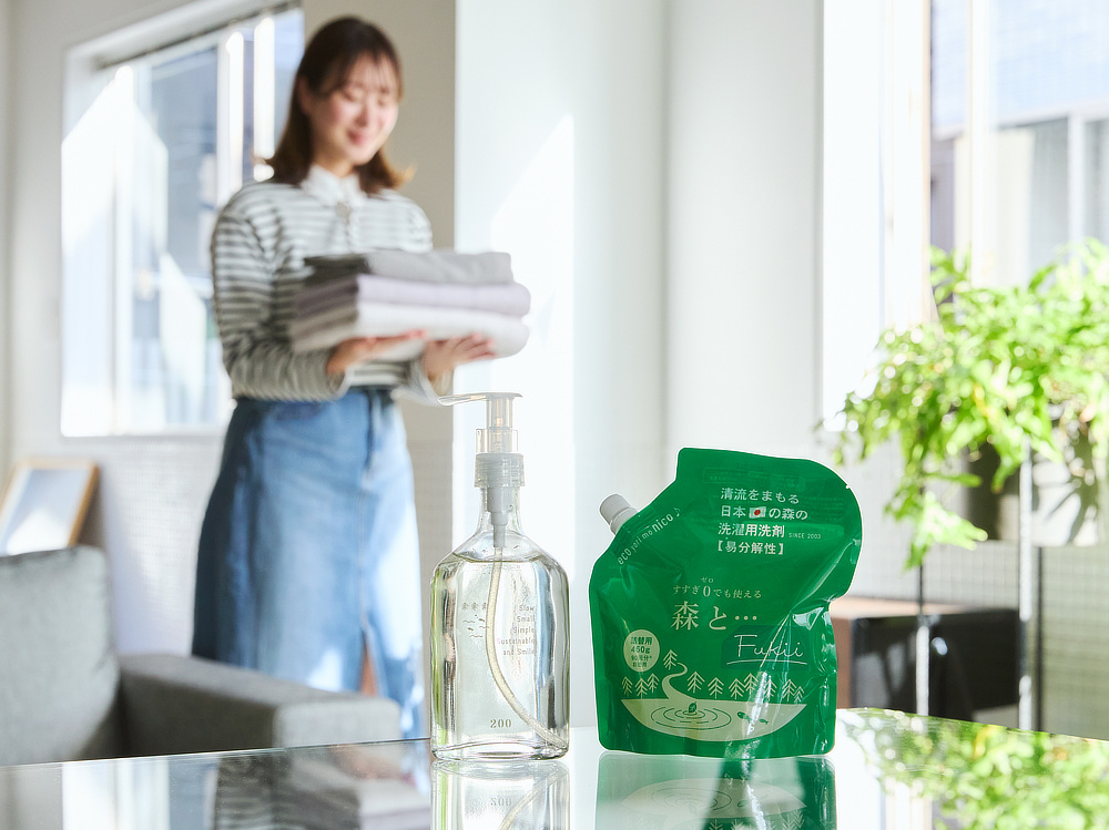 洗濯をストレスフリーにする万能洗剤｜落ちた汚れが再付着しない、綿もカシミヤも洗える、水も電気代も減らせる、中性洗剤「洗濯洗剤」｜海へ…Fukii｜森と…Fukii