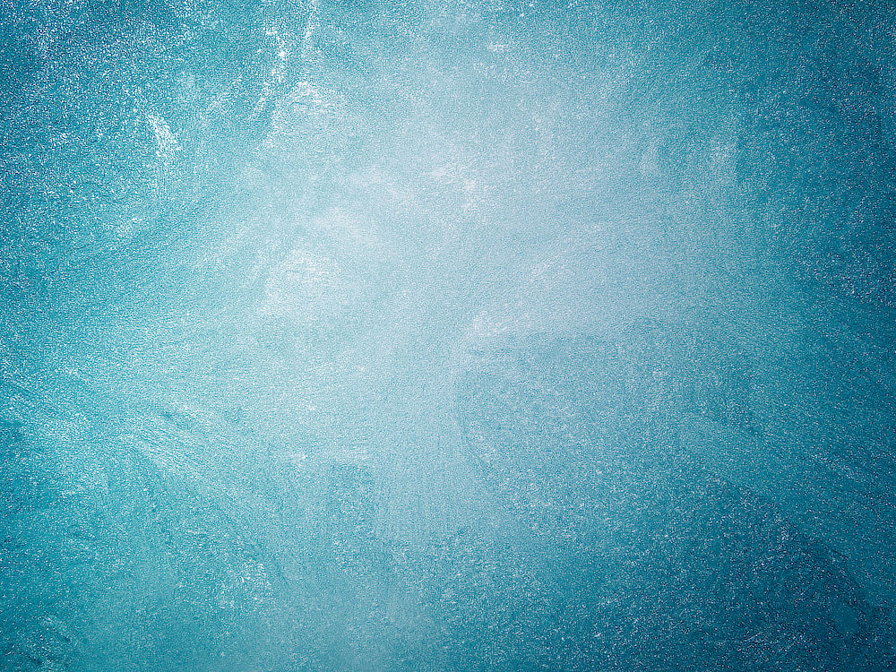 まるで、冷たいプールに浮かんでいるみたいの気持ちよさ｜熱帯夜も、心地よい睡眠。驚くほど「しっとり冷たい」寝心地の冷感夏の掛け・敷きふとん｜The ICE 27（ザ・アイス・トウェンティーセブン）