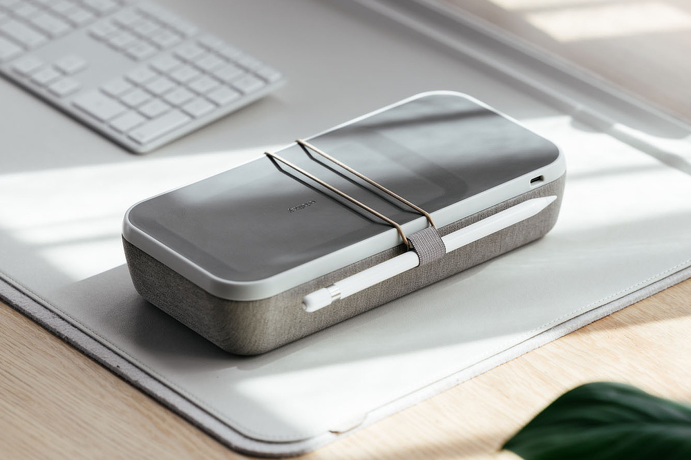 仕事道具を好みの配置で収納、ワイヤレス充電台つきの「ガジェットケース」|Orbitkey Nest(オービットキー ネスト)