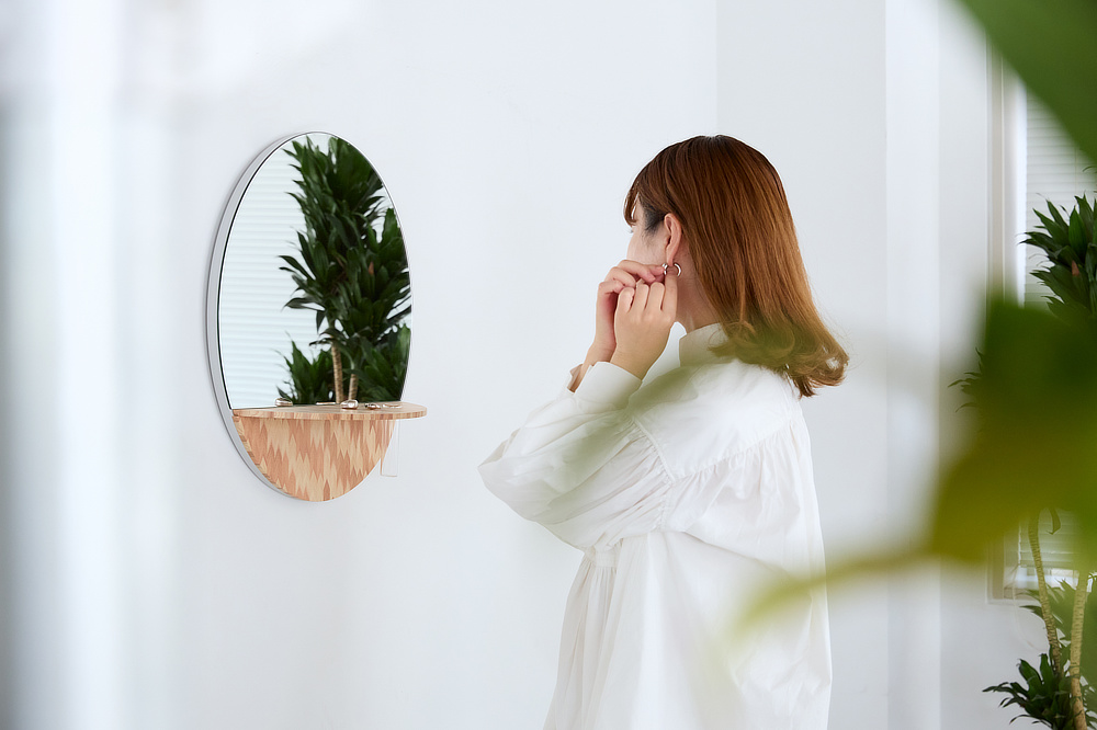 幸せを祈って、つくり込まれた『NENRIN』の家具たち。あなたの大事な空間に、置いてください。｜日本のミマツ工芸による佐賀の杉を選び抜いて作った家具『NENRIN（年輪）』｜ウォールミラー・鏡