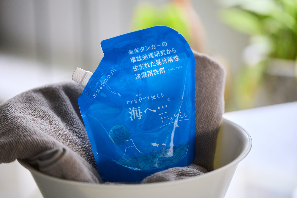 洗濯のストレスを一気に解消してくれる洗濯洗剤です｜落ちた汚れが再付着しない、綿もカシミヤも洗える、水も電気代も減らせる、中性洗剤「洗濯洗剤」｜海へ…Fukii｜森と…Fukii
