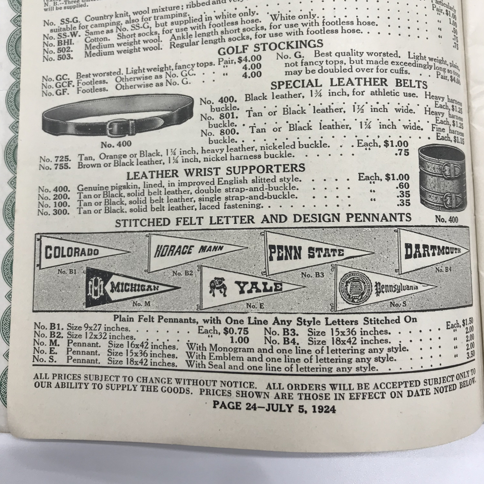 アイビーリーグ各大学の三角旗（1924 FALL & WINTER CATALOG）｜スポルディング社の名作の復刻版。スポルディング社の名作から再構築された、動きまわり軽やかな「フットボールスウェット」｜A.G. Spalding & Bros