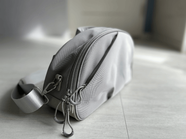 口がパカっと60°開いて、荷物が見える、出し入れスムーズな「バネパカ ショルダーバッグ」｜mayumasa