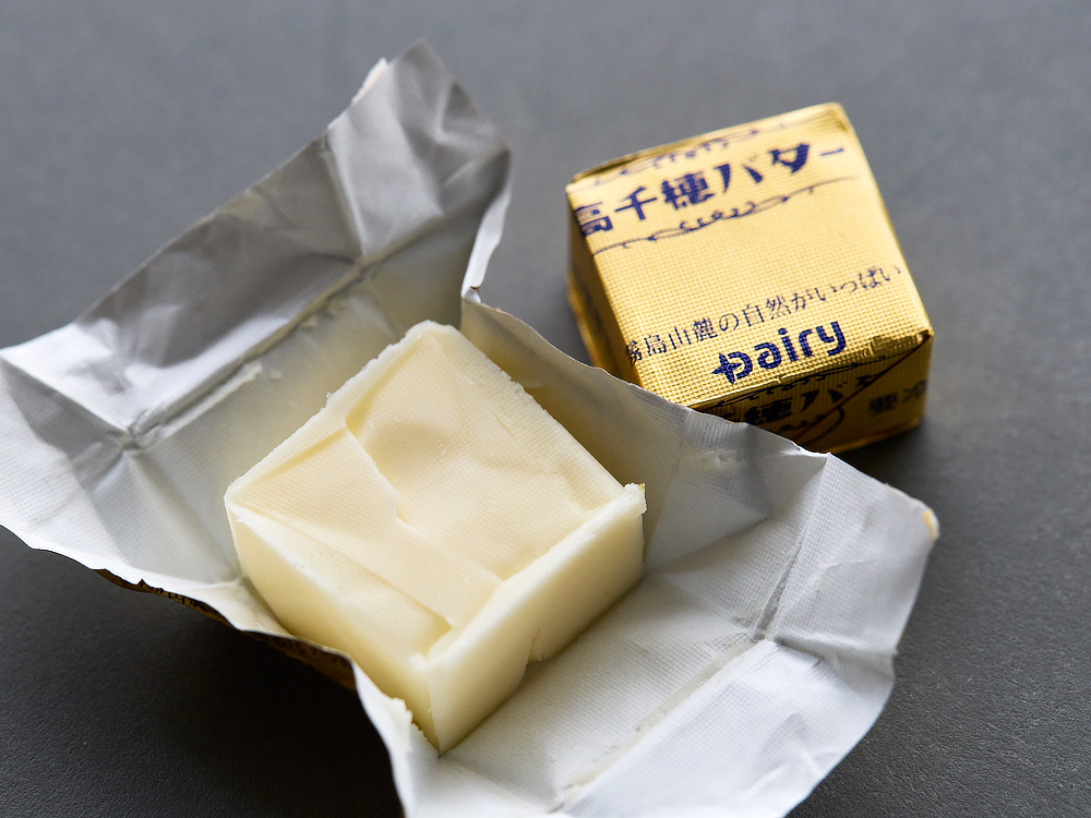 九州産の生乳100%で作られた「高千穂無塩バター」付き|贈り物、プレゼント、ギフトに。国産クラフトキャビアと味つきブリニのセット|1983 J.CAVIAR(ジェイ キャビア)