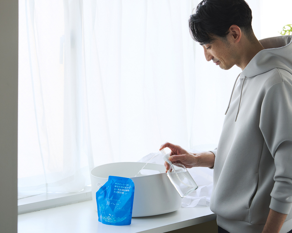 綿もシルクもカシミヤも洗える中性洗剤だから、服の洗い分けも必要なし｜落ちた汚れが再付着しない、綿もカシミヤも洗える、水も電気代も減らせる、中性洗剤「洗濯洗剤」｜海へ…Fukii｜森と…Fukii