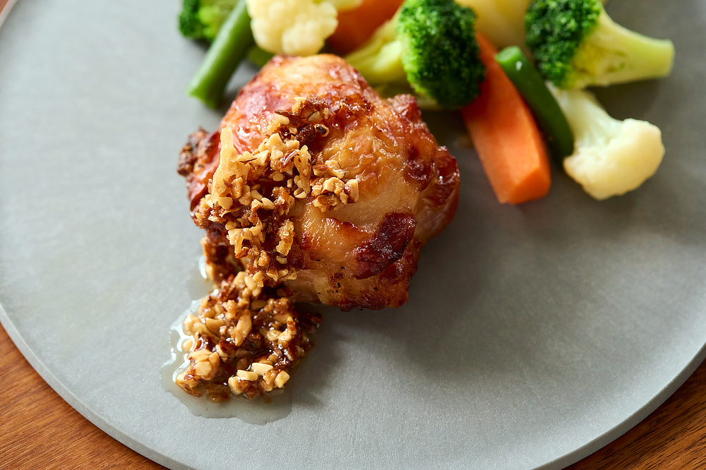 サクサクした食感と香ばしさが、料理の味を、引き立ててくれます｜どんな料理も美味しくなる。ギフトにも喜ばれる、香り高いトリュフ入りの万能調味料「サクサクしょうゆアーモンド トリュフ風味」