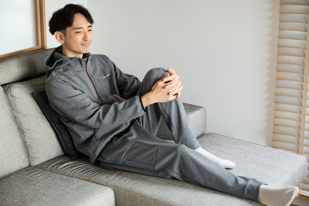 外出時にも着用できるようにデザインされたシリーズ。着心地の良さとファッション性を両立｜着るだけで、疲れ・むくみ・コリを改善。一般医療機器『VENEX（ヴェネクス）』のリカバリームーブ