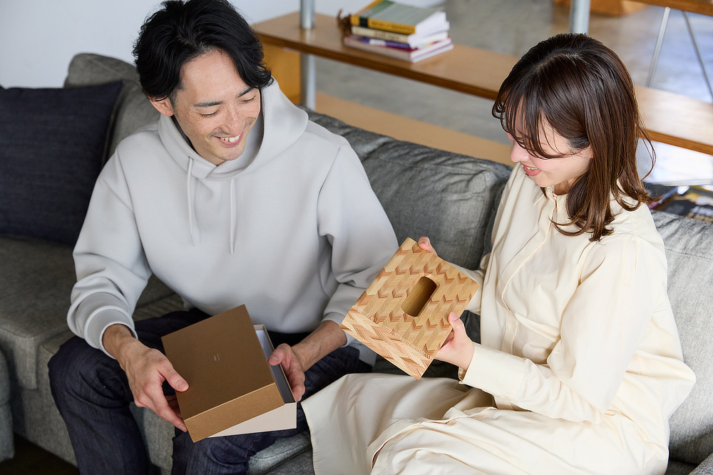 国内の樹木で国内で製作した、メイドインジャパンのインテリアグッズ|日本のミマツ工芸による佐賀の杉を選び抜いて作った家具『NENRIN(年輪)』|ウォールミラー・鏡