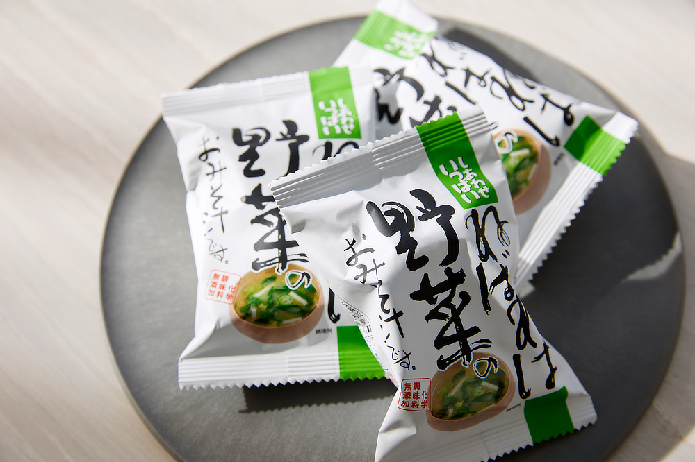 味噌のブレンドやだしを、具材に合わせてそれぞれ変えるというこだわり｜化学調味料無添加、具材と味噌を分けるこだわりフリーズドライの「しあわせいっぱいおみそ汁」味噌汁（みそしる）｜コスモス食品