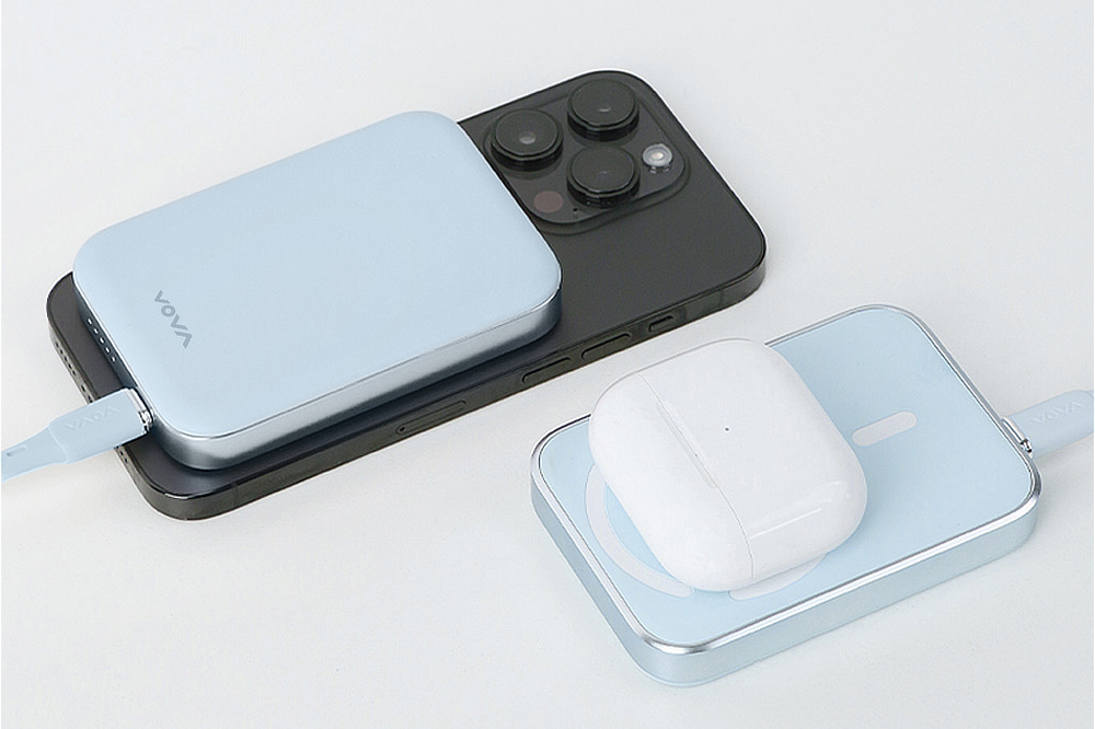 また、有線+ワイヤレスの2台同時充電もOK。スマホとイヤホン、家族や友人とのシェアなどにも便利｜発火しにくい新技術を使った、準個体バッテリー「HeatZero（ヒートゼロ）」