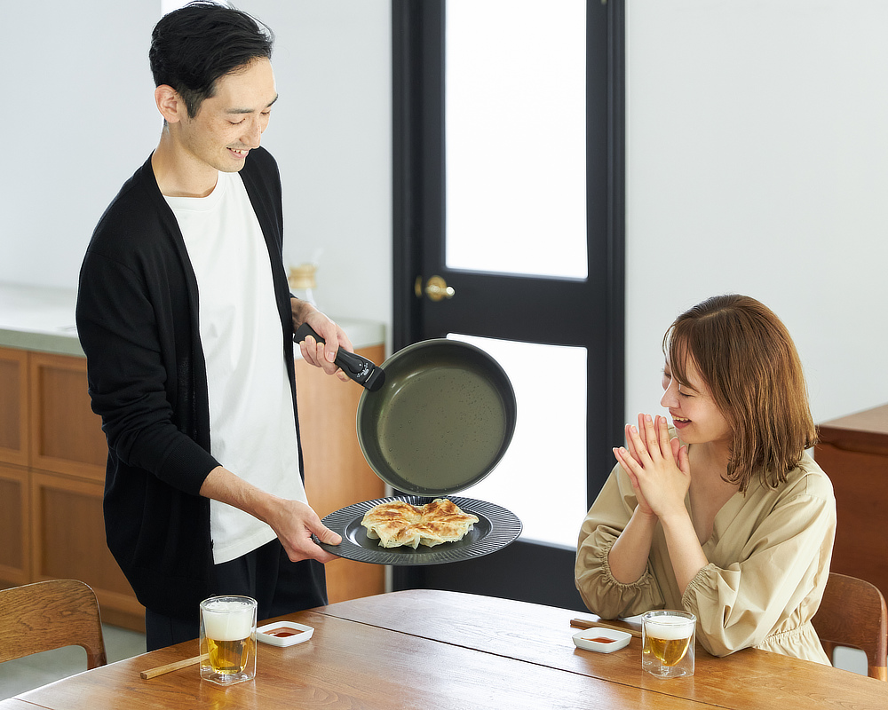 料理の腕が上がって、後片付けもずっとラクに|食材がくっつかない、焦げつかないフライパン(調理器具・道具・キッチンツール)|『SURUTTO(スルット)』