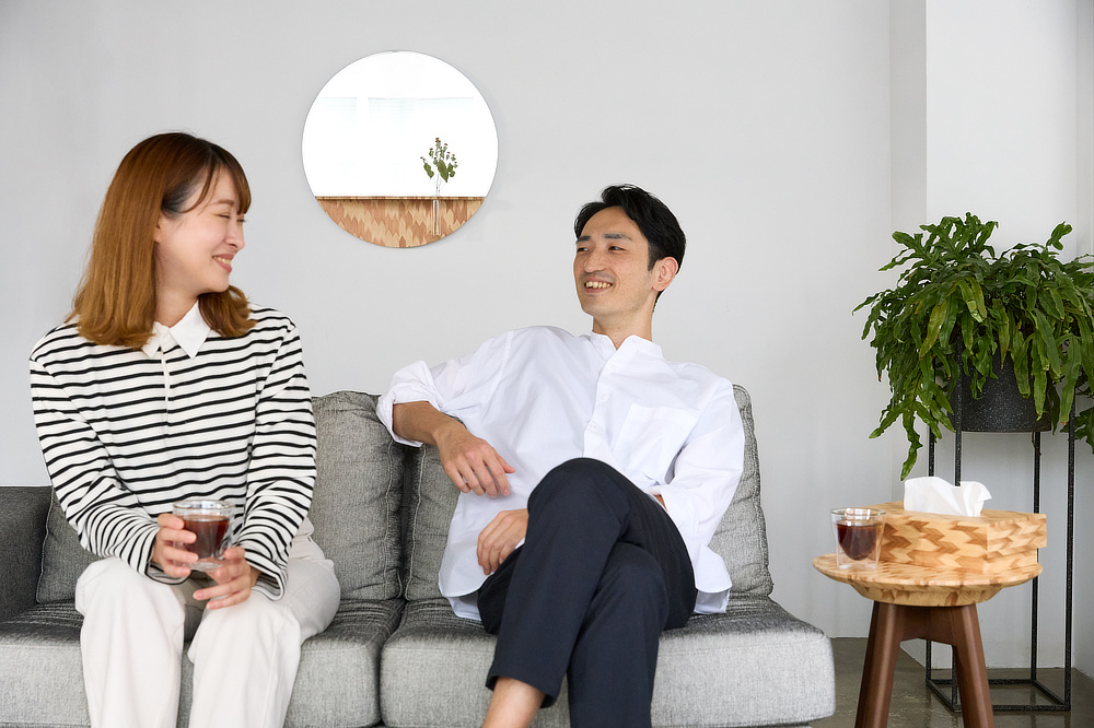 『NENRIN CLOCK』や『M.SCOOP』でおなじみのミマツ工芸が、地元・佐賀の杉を、選び抜いてつくった家具のシリーズ｜日本のミマツ工芸による佐賀の杉を選び抜いて作った家具『NENRIN（年輪）』｜ウォールミラー・鏡