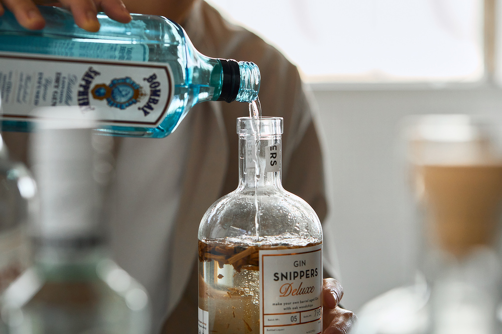 フランス産の新樽(オーク)|ウイスキーやドライジン、ホワイトラムなどのお酒を、ボトルの中で樽熟成できるオーク樽のウッドチップ入りボトル|SNIPPERS(スニッパーズ)