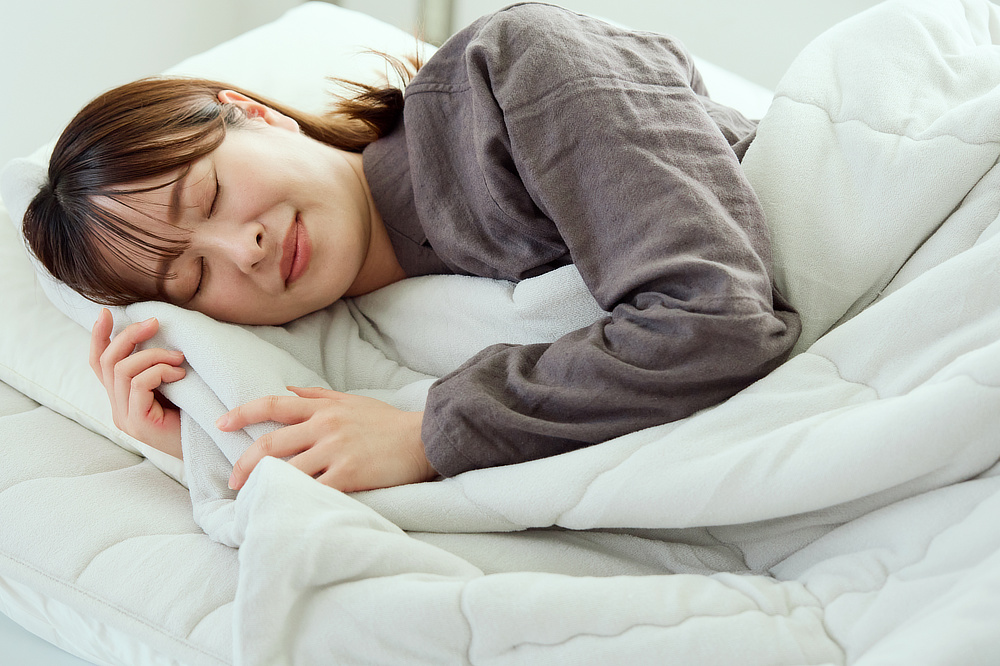 寝転ぶと、体が弾むようなフッカフカの寝心地で気持ち良い|柔らかさと暖かさにこだわって、シンカーパイル編みで編み上げた、贅沢なパイルケット『ZEPPINパイル』(春秋冬寝具)