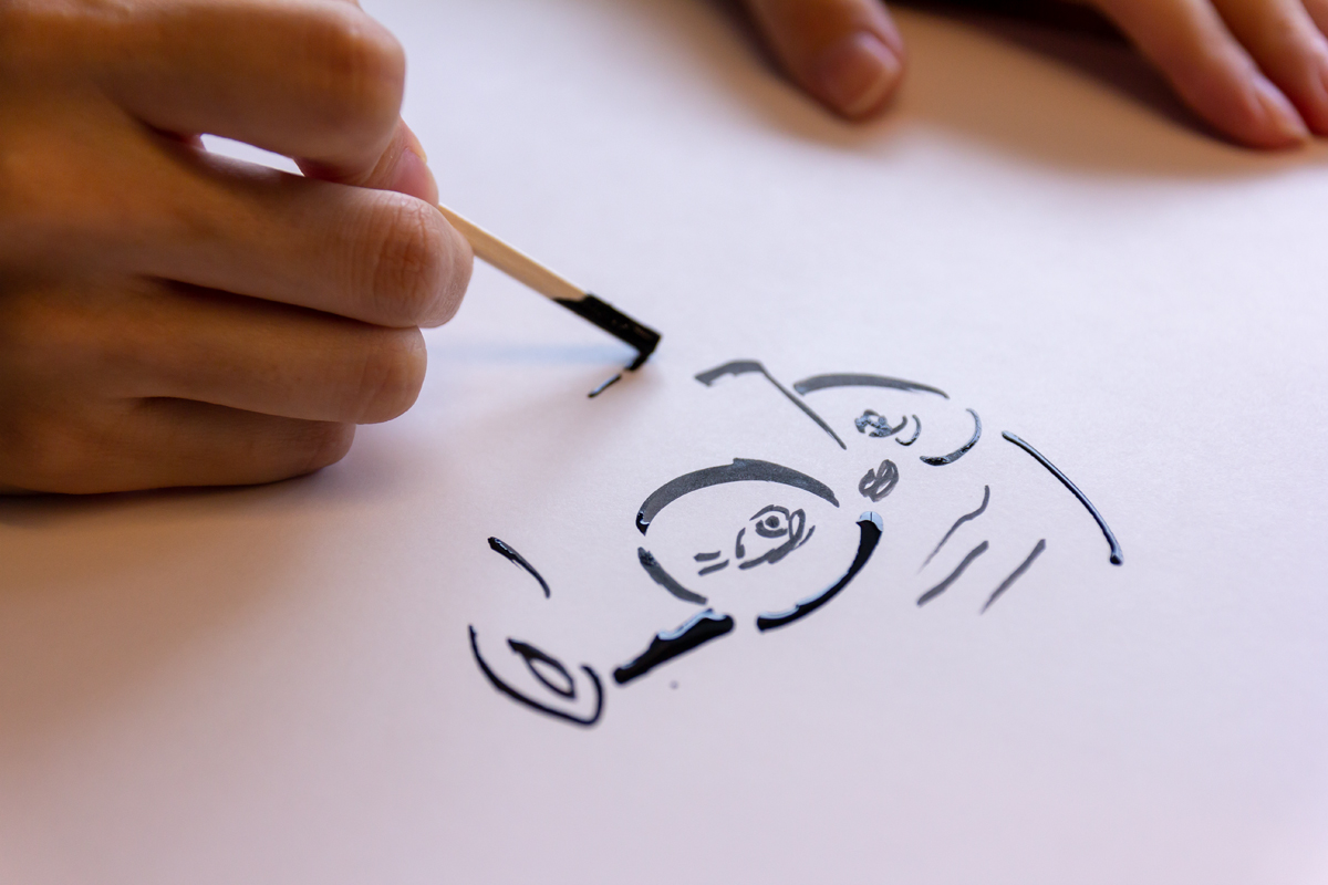 「割り箸」で描かれたスタイリッシュな蒔絵を施した、漆の真空二重構造のステンレスボトル(タンブラー)