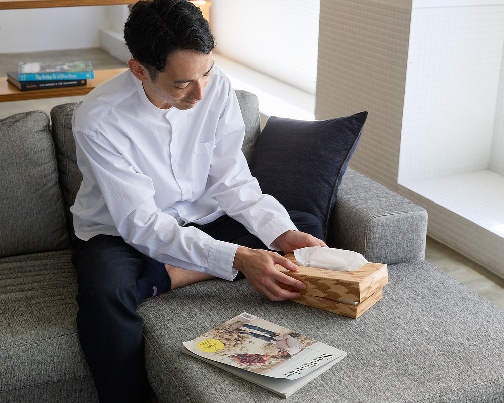 幸せを祈る『NENRIN』シリーズは、新しい暮しを始めたい人たちに人気に|日本のミマツ工芸による佐賀の杉を選び抜いて作った家具『NENRIN(年輪)』|ウォールミラー・鏡