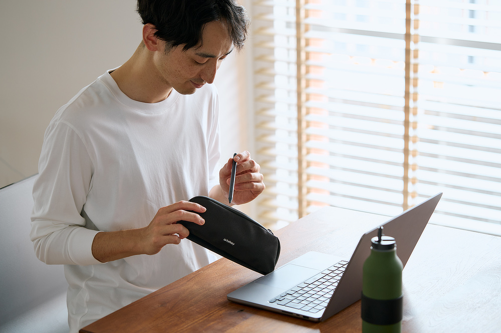 あなたの仕事をスムーズに進めてくれるポーチ｜働き方に合せて選べるビジネスポーチ3兄弟。ビジネスポーチ大・小セット、ペンケース、デスクポーチ｜Orbitkey