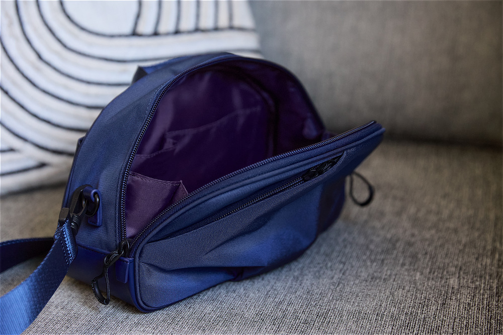 口がパカっと60°開いて、荷物が見える、出し入れスムーズな「バネパカ ショルダーバッグ」|mayumasa