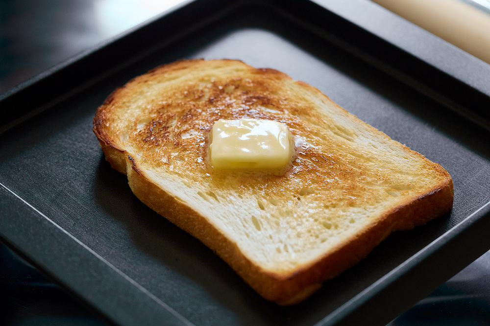 コンロに置くだけで、いつもの食パンが、驚くほどおいしくなる「スミ トースター」｜万能調理器具・炭（カーボン）プレート｜あやせものづくり研究会 Ayase Labo（カーボン加工専門メーカー旭工業）