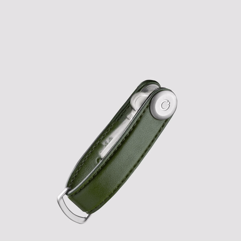 湾曲形状のワッシャーを使うことで、鍵の束を固定しつつ、目当ての鍵だけ取り出せるように設計|鍵収納をとことん追求した、おしゃれな幅2cmのコンパクトなキーケース・キーホルダー|Orbitkey(オービットキー)