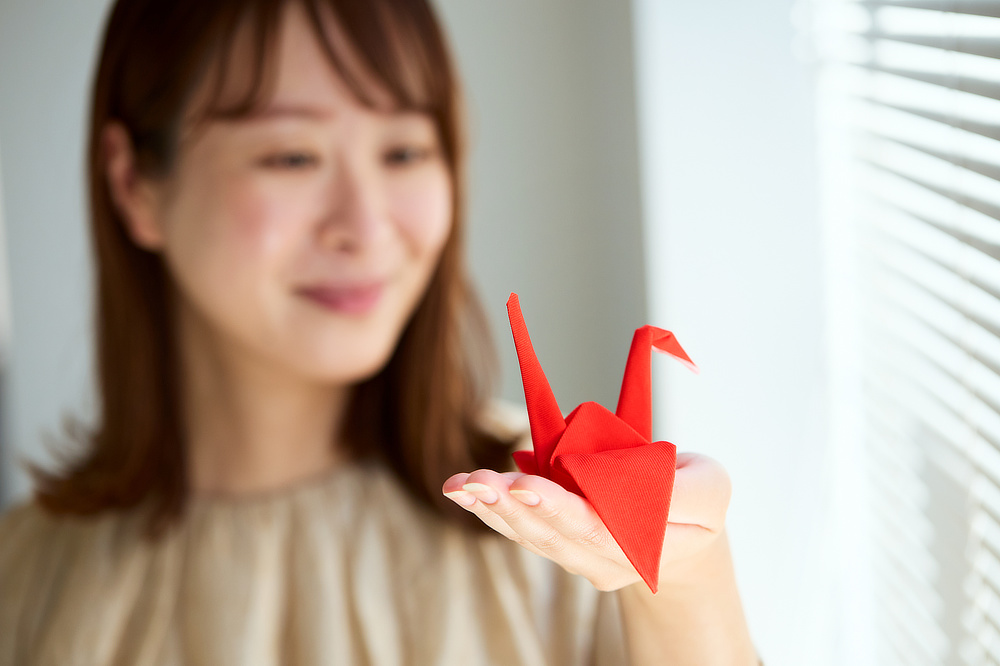 洋服のプリーツ加工を請け負う日本の工場発｜鶴や富士山をかたどった、形状記憶加工された布オリガミ型｜Peti Peto（プチペット）