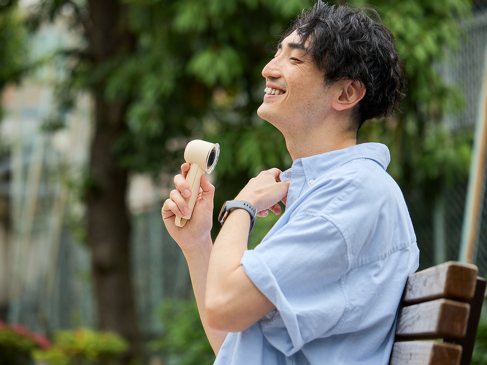 コンパクトなのに大風量で涼しい｜暑さ対策におすすめのひんやりグッズ。持ち歩ける100段階ターボの「大風量モバイルファン」