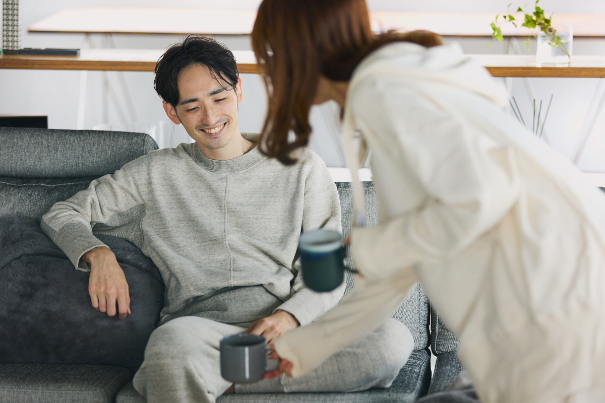稀少な「カラードコットン」を、無漂白・無染色で編み立てた、世界で初めての部屋着。普段着にも外出着にも。エシカルなオーガニックコットンの「大人の部屋着」|MONOEARTH(モノアース)