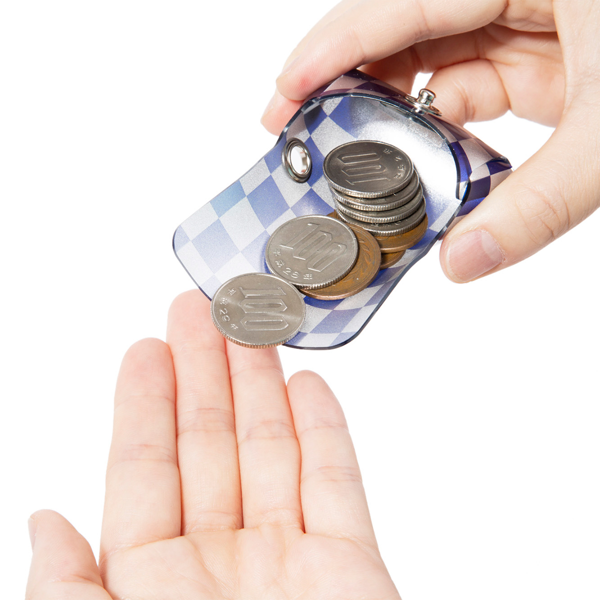 より軽くコンパクトに、お金を出し入れしやすく、たくさん収納できるミニマム構造がかなえる、軽量＆収納力の「ミニ財布」｜SALLIES