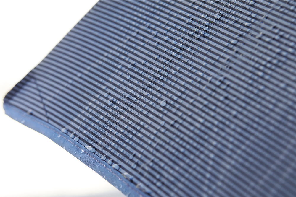 遮光性やUVカットの機能性が半永久的｜強い日差しも熱もブロックするから夏の暑熱ストレスを減らします。チタンを練り込んだ生地を使った、晴雨兼用傘『+TIC COOL SHADE（プラスチック クールシェイド）』