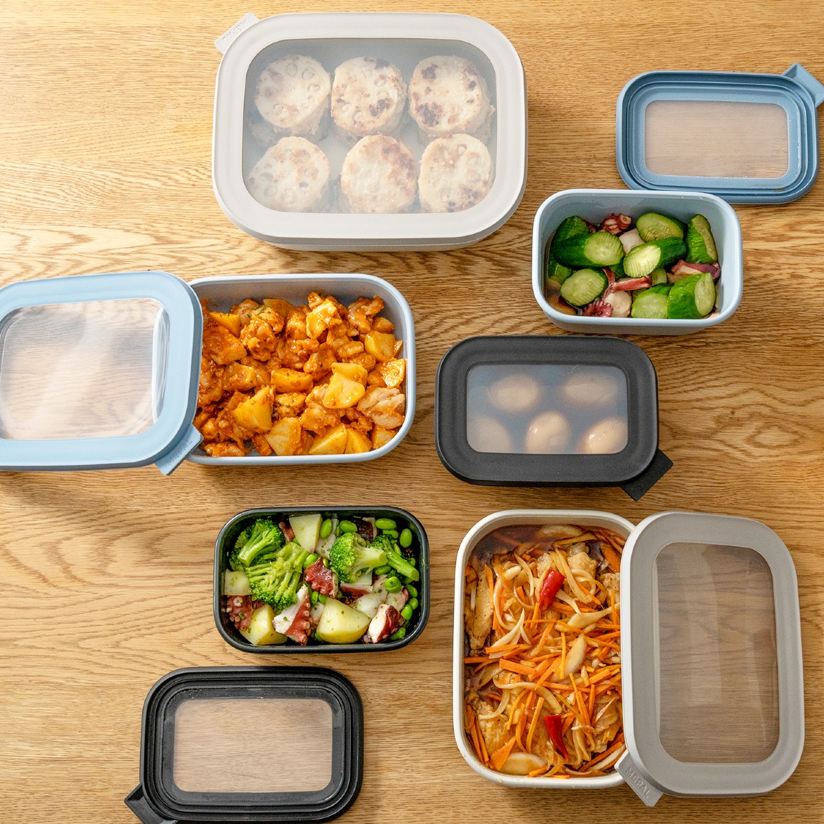 北欧らしいツヤ消しのニュアンスカラーと、温かみのあるフォルムは、食器としても使えるデザイン。横に倒しても汁漏れしない密閉性。スープも持ち運べるマルチ保存容器|CIRQULA(サーキュラ)