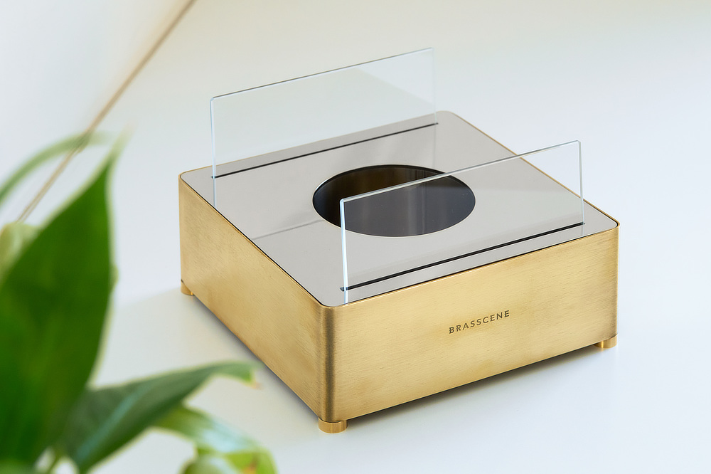 金色に輝く真鍮が奏でる、焚き火のロマン｜踊る炎、輝く金色にうっとり。金管楽器メーカーがつくった「バイオエタノールランプ」｜BRASSCENE（ブラシーネ）