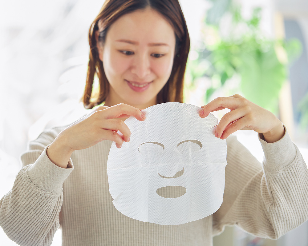 肌が気持ちよくうるおう「シルク美容液のシートマスク」|国産シルク(日本製絹)の復興をめざす『WITH OR WITHOUT(ウィズ オア ウィズアウト)』のシルク絹石鹸