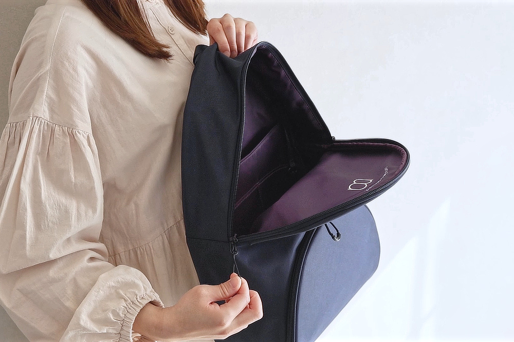 口がパカっと60°開いて、荷物が見える、出し入れスムーズな「バネパカ ショルダーバッグ」｜mayumasa