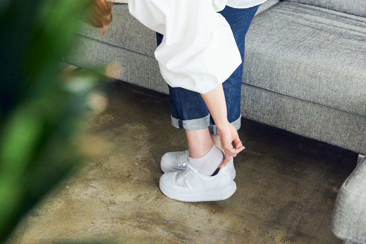 指先や足裏の汗をいっぱい吸って、どんどん逃がしてくれるから、ムレも、ベタつきも、ずっと少なく感じる｜消臭効果、サラサラ効果が続く、美濃和紙を使った和紙靴下・和紙ソックス