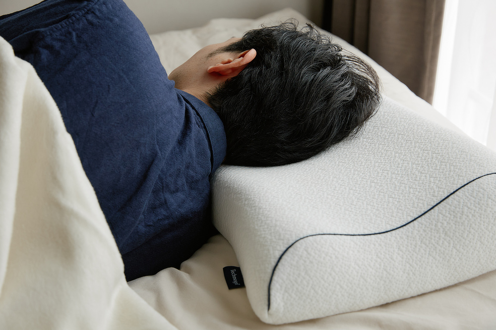 「コロコロ寝返り」と「適度なフィット感」を両立｜低反発＆高反発のいいとこ取り、医療の現場でも使われる「3Dジェルキューブ」を使った「テクノジェル枕」｜Technogel® pillow（テクノジェルピロー）