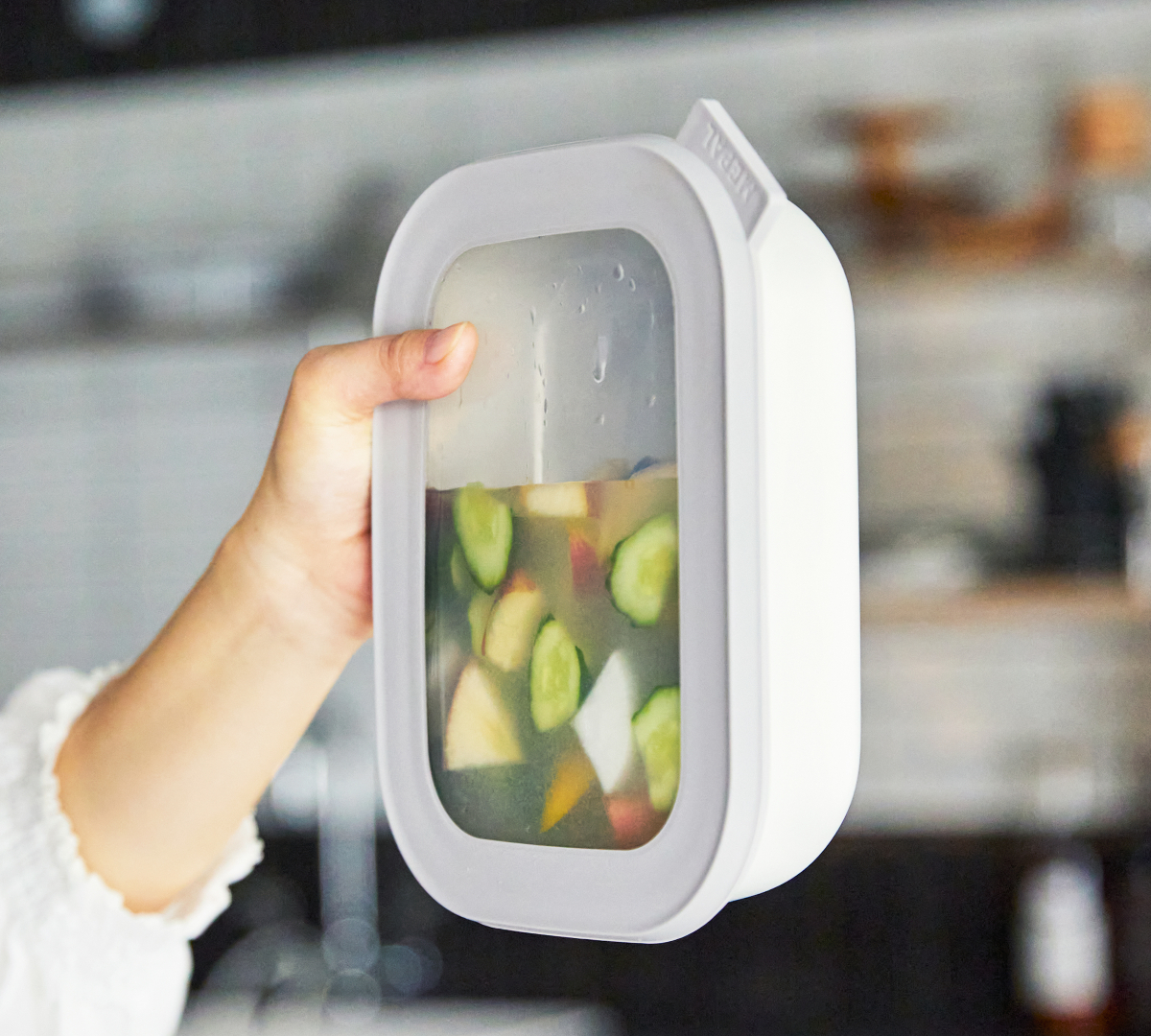 調理から食事、保存まで、容器を替えずに済むから、毎日の家事がグッとラクに。横に倒しても汁漏れしない密閉性。スープも持ち運べるマルチ保存容器|CIRQULA(サーキュラ)