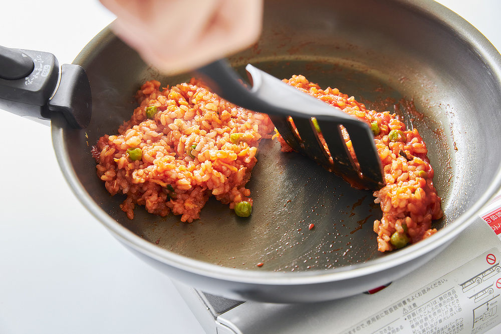 「WellFronスピンコーティング」による光沢のある、なめらかな焼き面|食材がくっつかない、焦げつかないフライパン(調理器具・道具・キッチンツール)|『SURUTTO(スルット)』