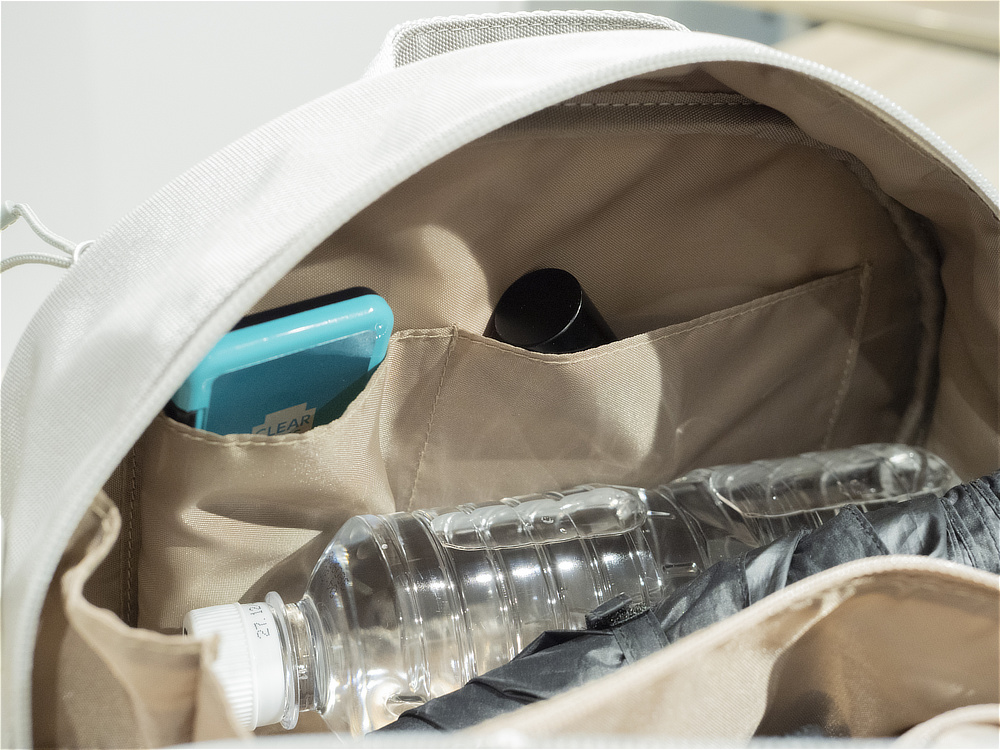 口がパカっと60°開いて、荷物が見える、出し入れスムーズな「バネパカ ショルダーバッグ」|mayumasa