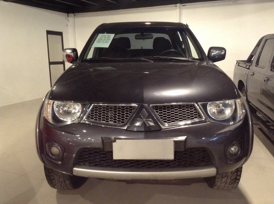 Mitsubishi l200 2011