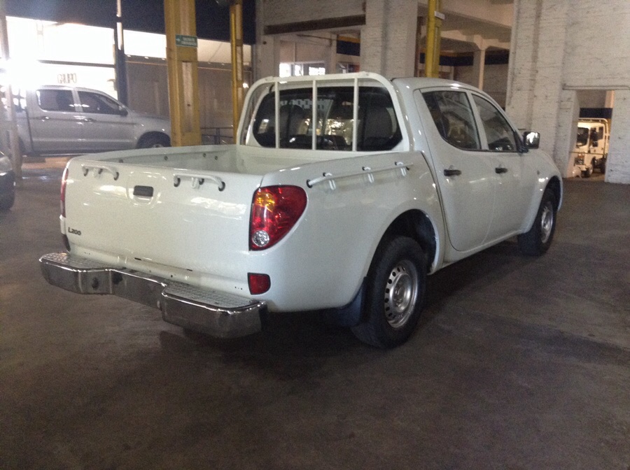 Mitsubishi l200 2013