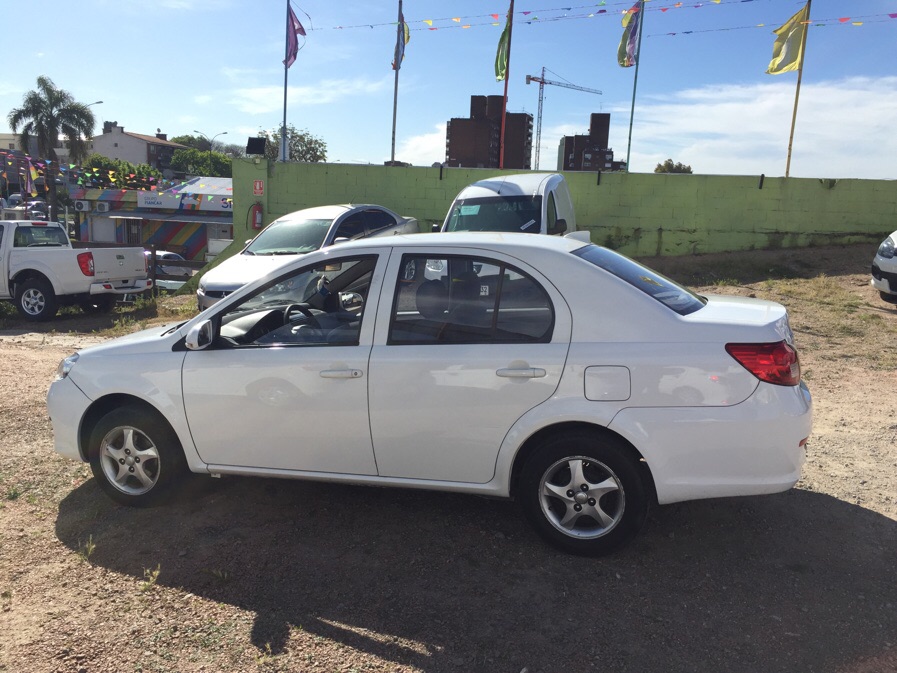 Автомобиль faw v5