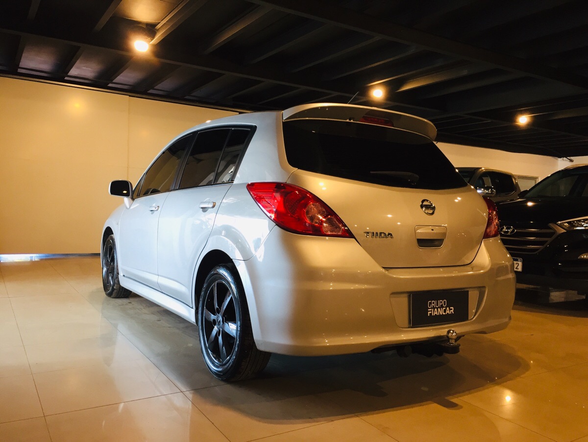 Nissan tiida r17